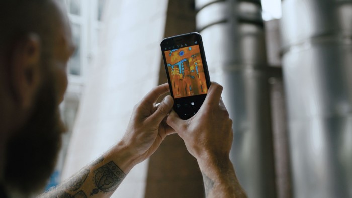 Mit der Wärmebildkamera lassen sich Temperaturen bis 400 Grad Celsius messen. (Bild: Bullitt)